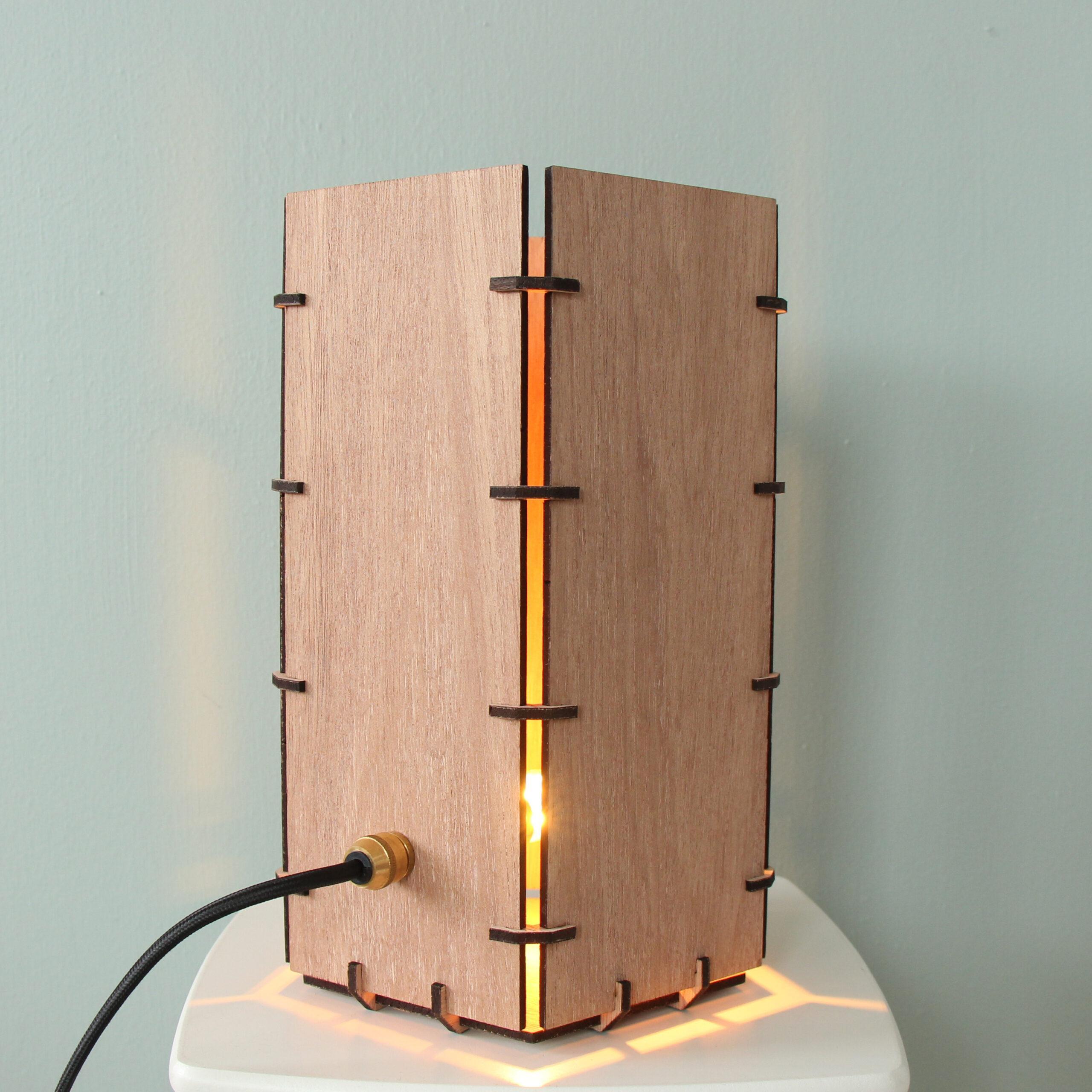 Lamp van hout gemaakt door AIYMES